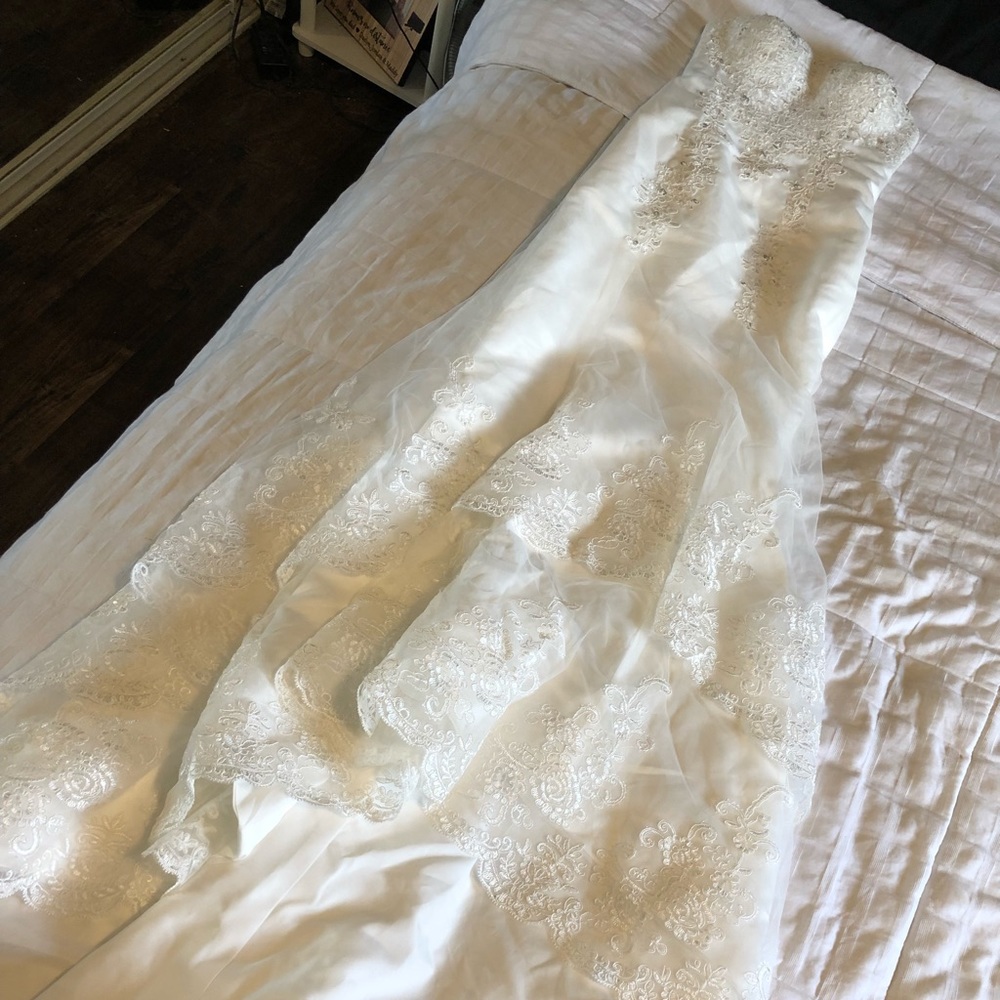 BRAND NEW NEVER WORN WEDDING DRESS